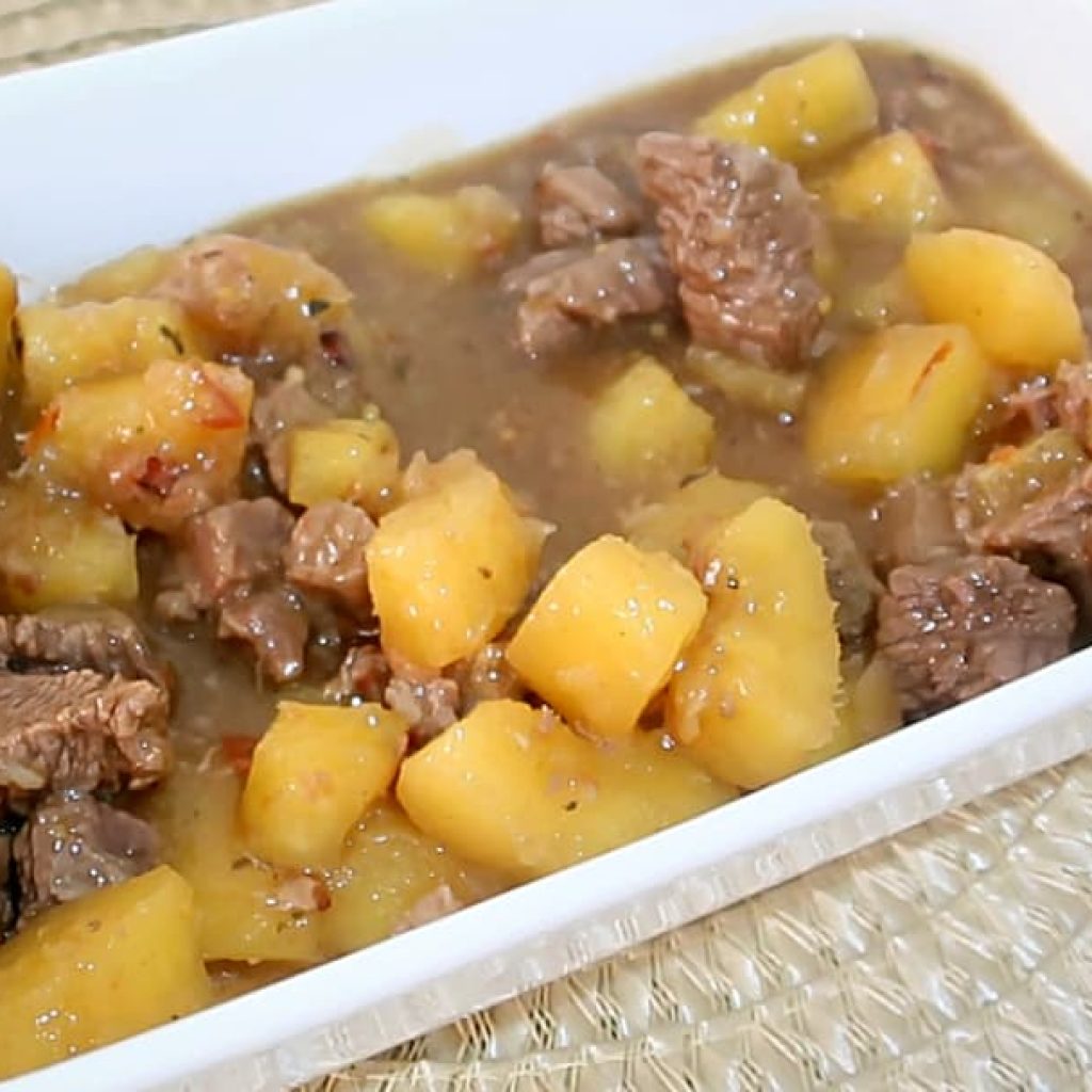 carne de panela com mandioca