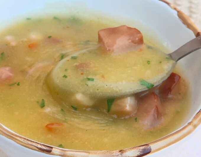 Caldo de Mandioca com Calabresa e Bacon