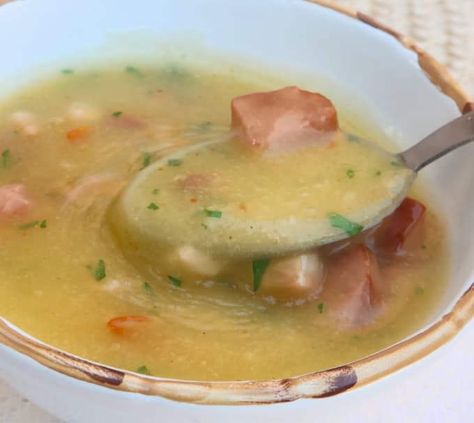 caldo de mandioca com calabresa