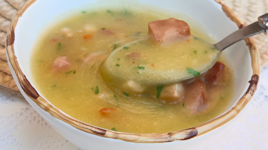caldo de mandioca com calabresa