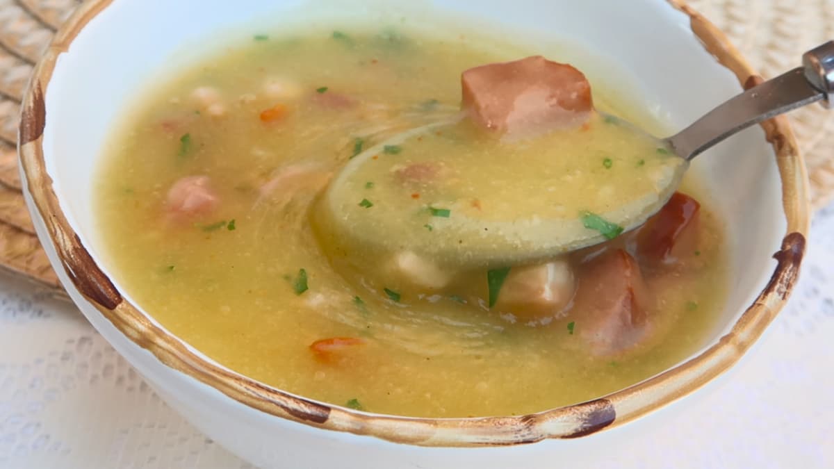 Caldo de Mandioca com Calabresa e Bacon