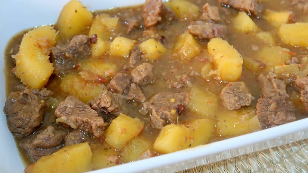 carne de panela com mandioca