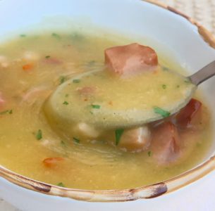 caldo de mandioca com calabresa