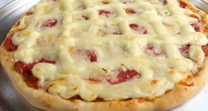 pizza caseira de calabresa